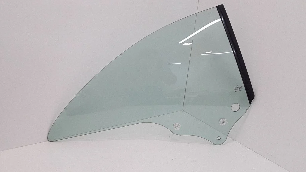 Rear side window – right
