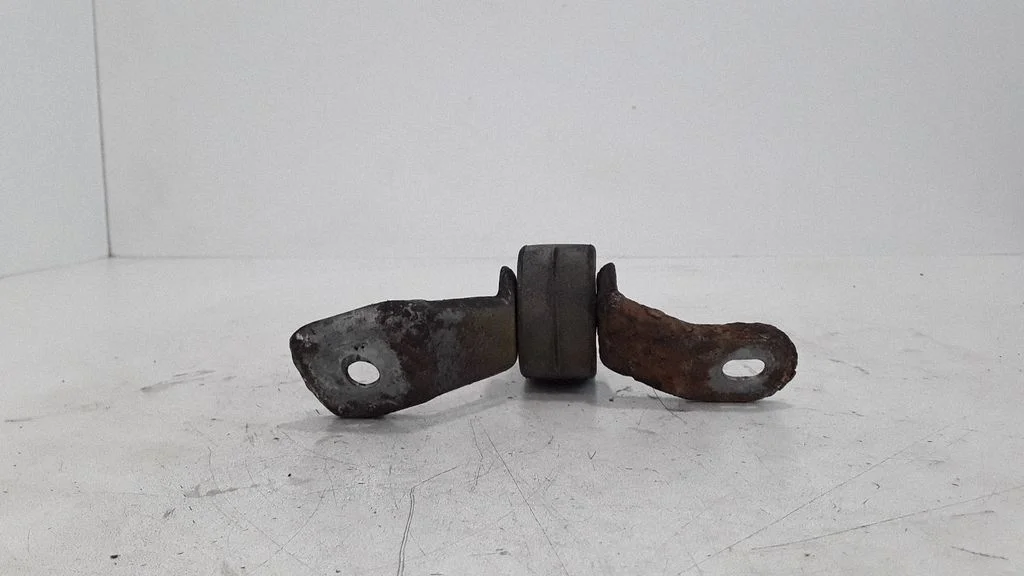 Slāpētāja turētājs/ kronšteins 8E0253144