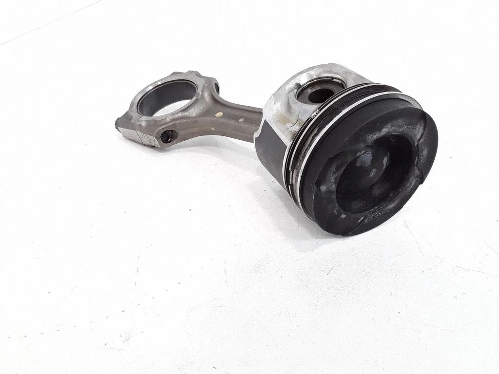 Piston with connecting rod 6GA07110