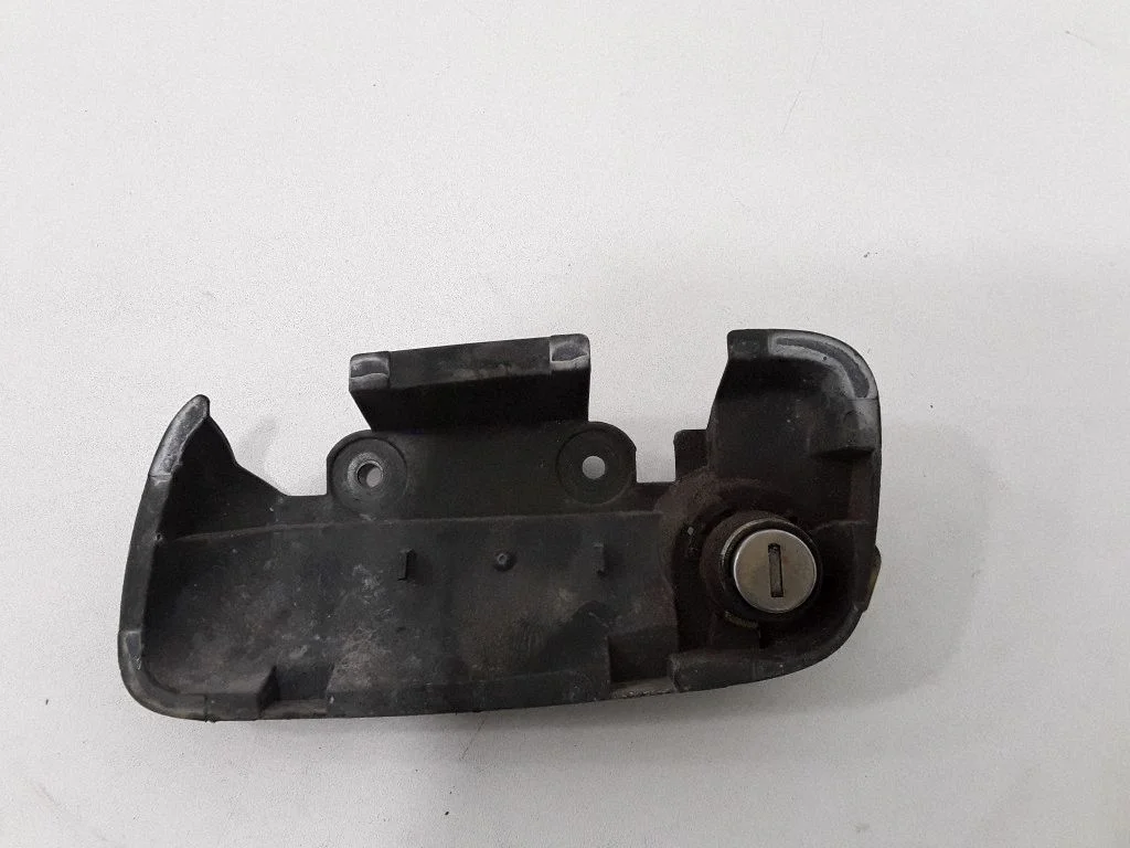 Esiukse välimise käepideme hoidik/ klamber – Opel Astra F (1992-1998)