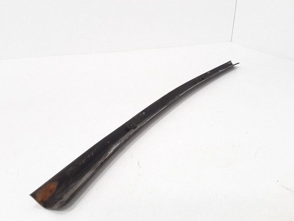 Rear door glass trim molding – Volkswagen Sharan (2001-2010)