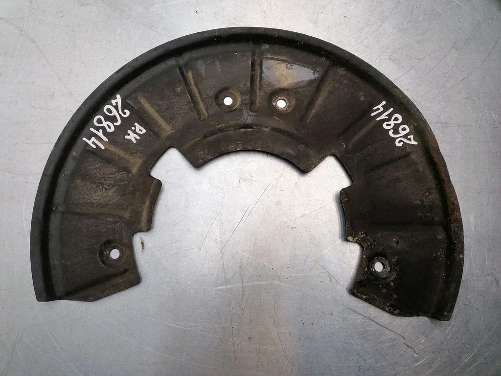 Front brake disc dust cover plate – Volkswagen Touareg I (2002-2010)