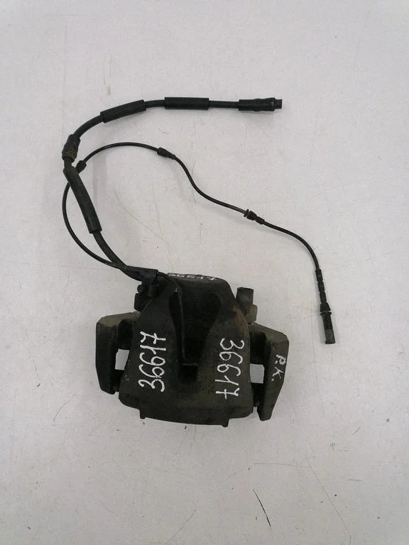 Front brake caliper – left