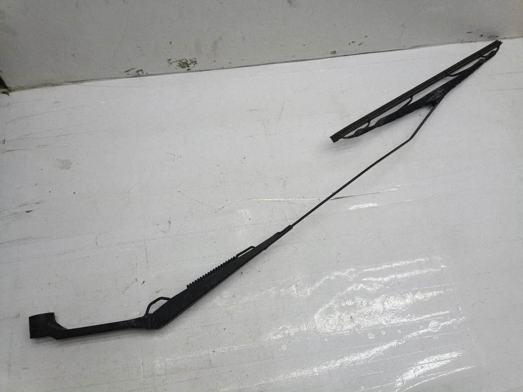 Front wiper blade arm
