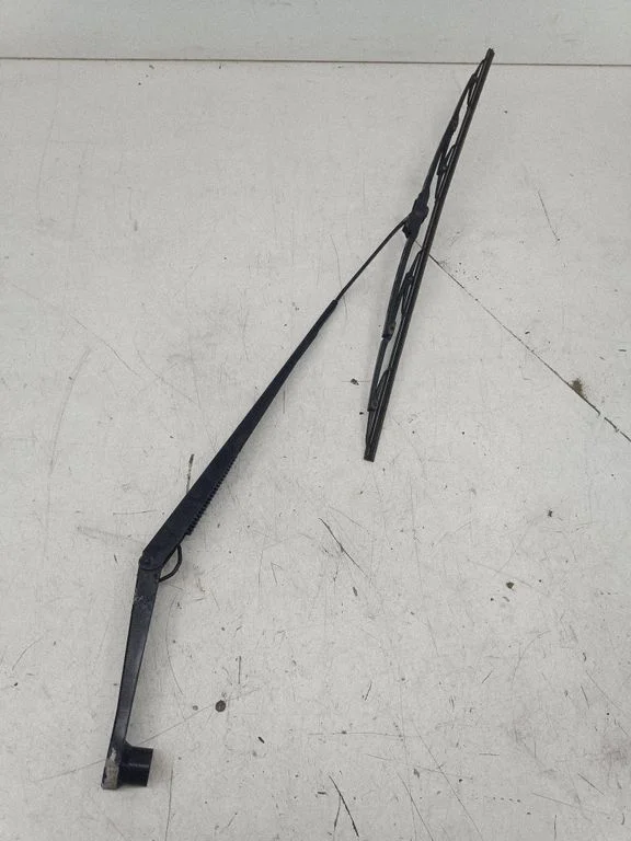 Front wiper blade arm