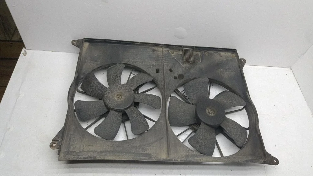 Radiator cooling fan shroud