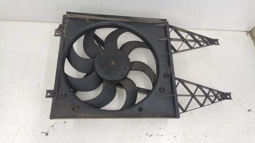 Electric radiator cooling fan 55D300170