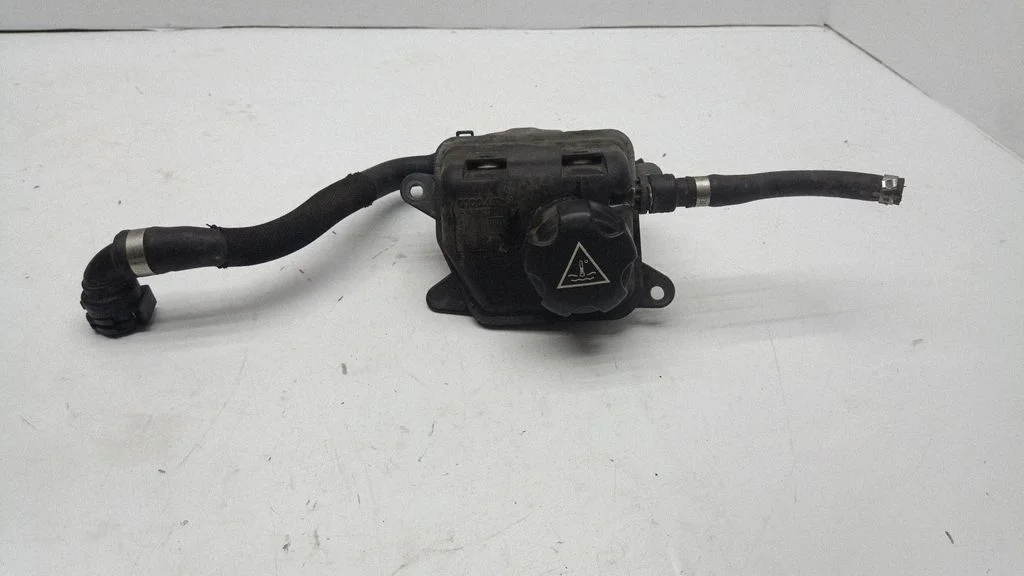 Coolant expansion tank/reservoir 10617211