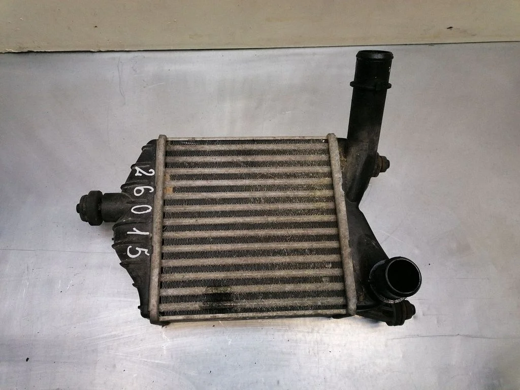 Vahejahuti radiaator 847850000
