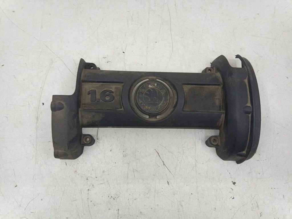 Engine cover (trim) 03C103925M