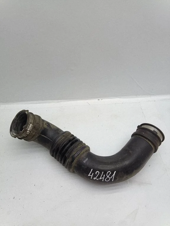 Air intake hose/pipe 04891621AC