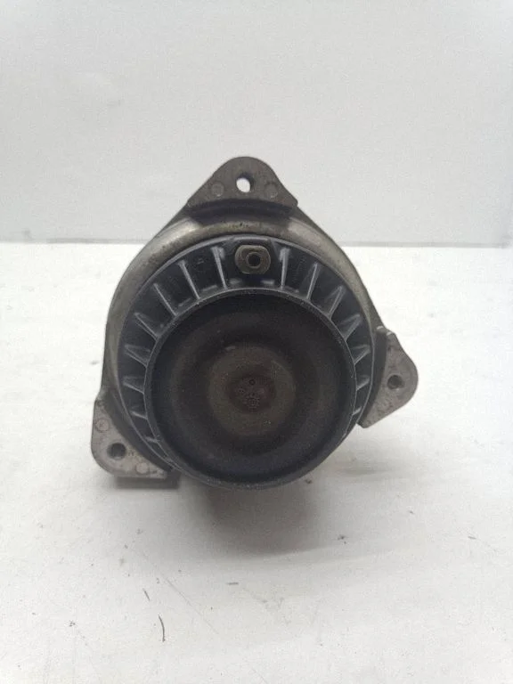 Engine mount bracket 2038310