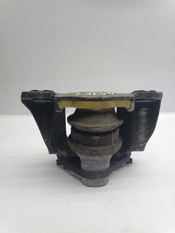 Engine mount bracket 326F22
