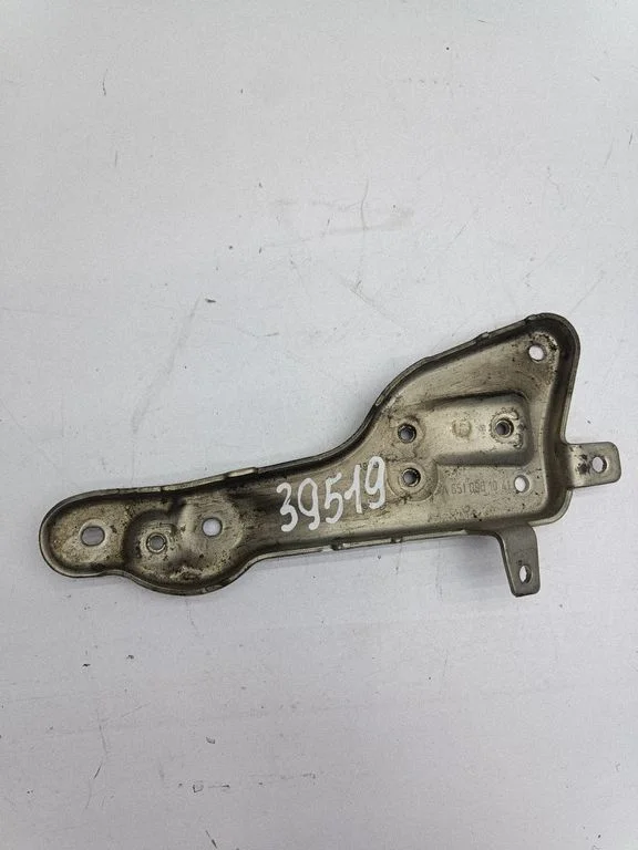 Engine mounting bracket A6510901041