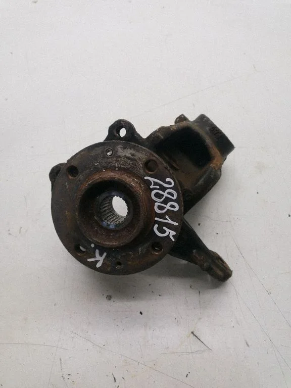 Front wheel hub – left