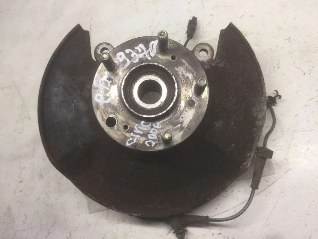 Front wheel hub – right