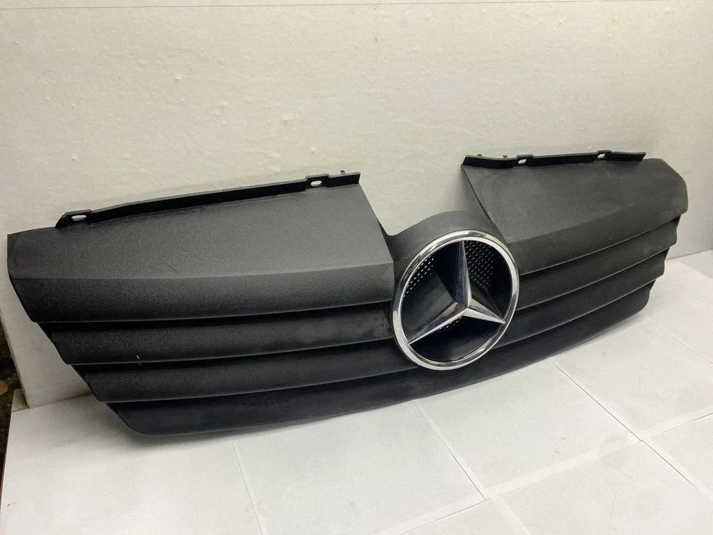 Front bumper upper radiator grill A4148800085