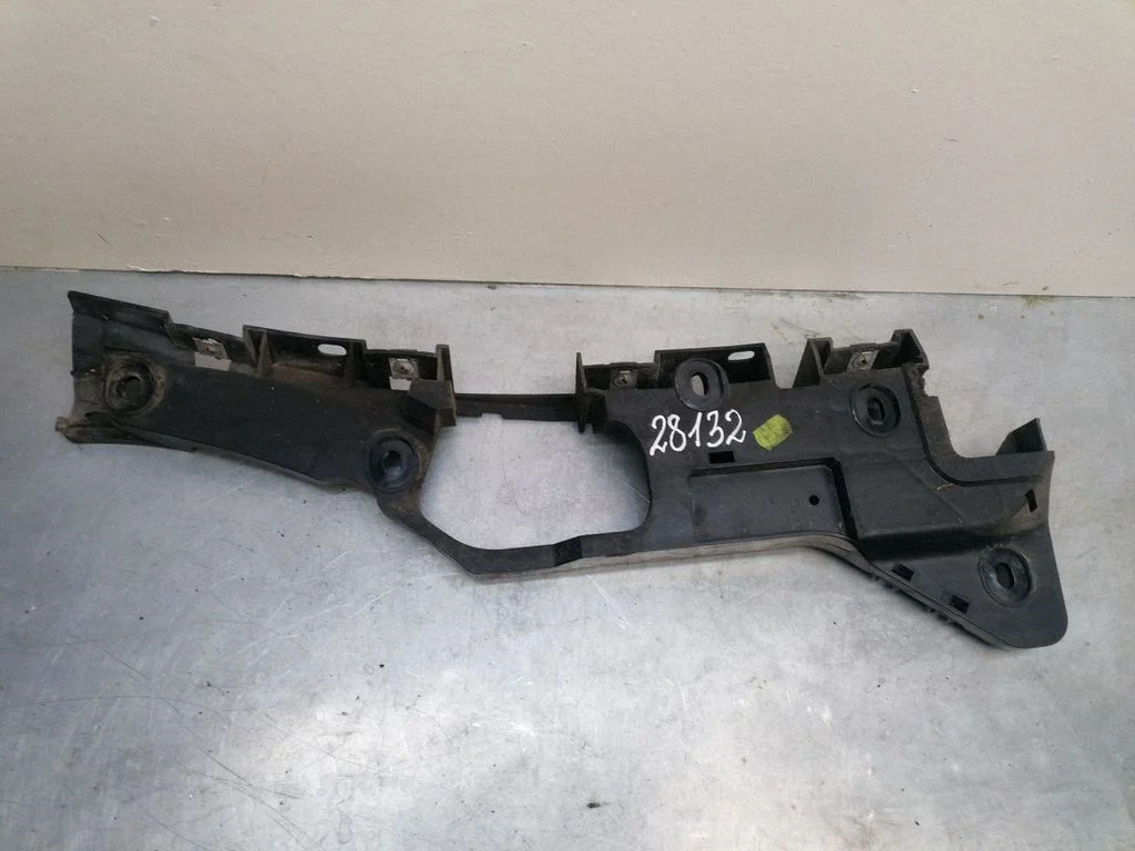 Fender mounting bracket 0000915V013