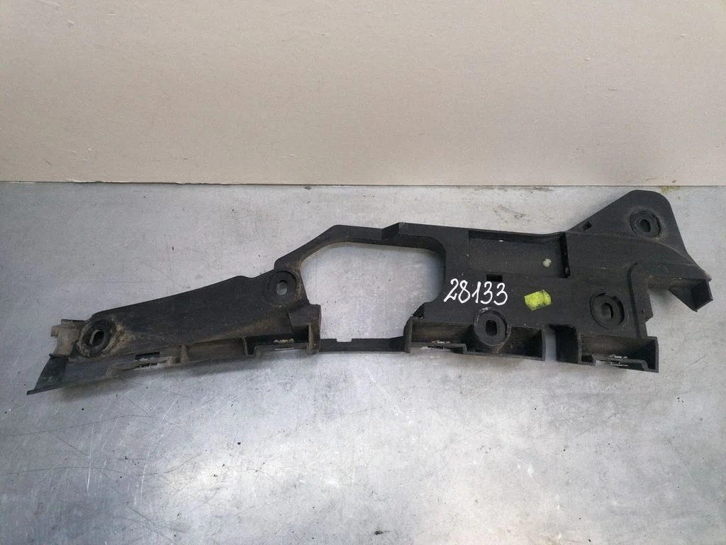 Fender mounting bracket 0000916V013