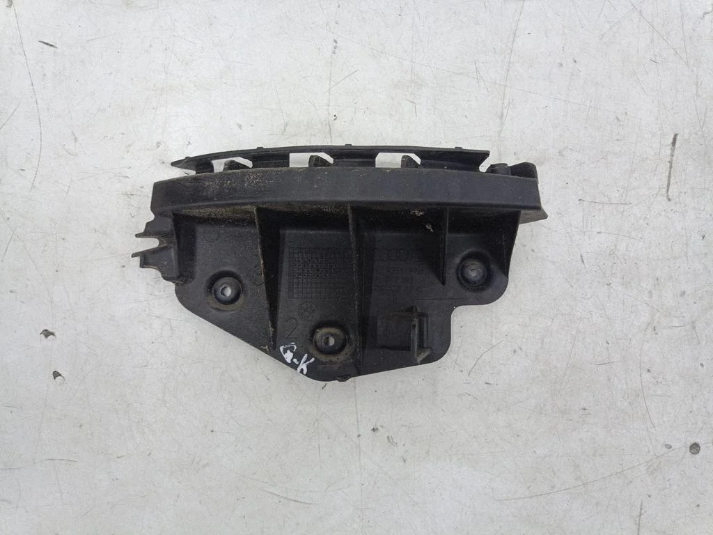 Rear bumper mounting bracket 8P3807393