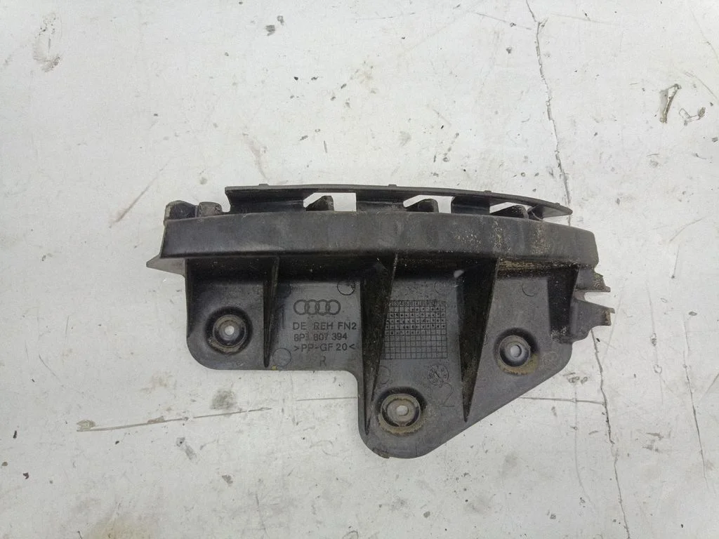 Rear bumper mounting bracket 8P3807394