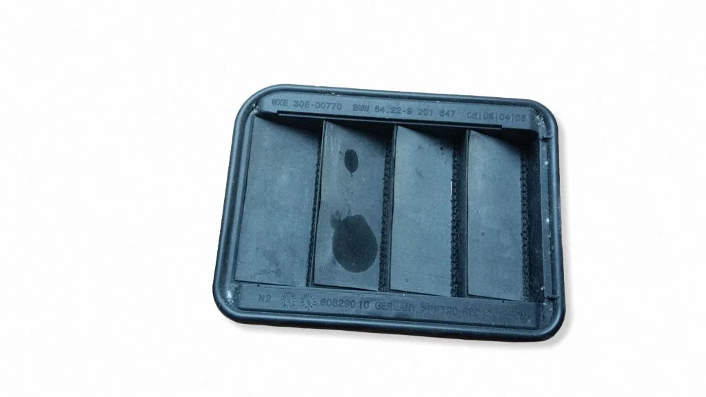 Quarter panel pressure vent – BMW i3 (2013-)
