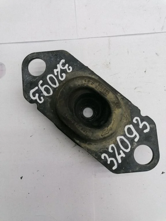Gearbox mount 8200352861