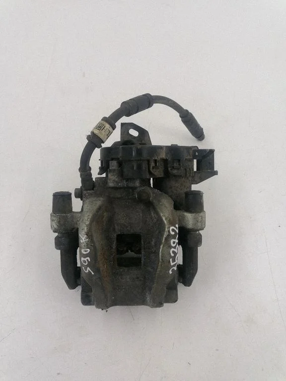 Tagumine pidurisadul 32217363