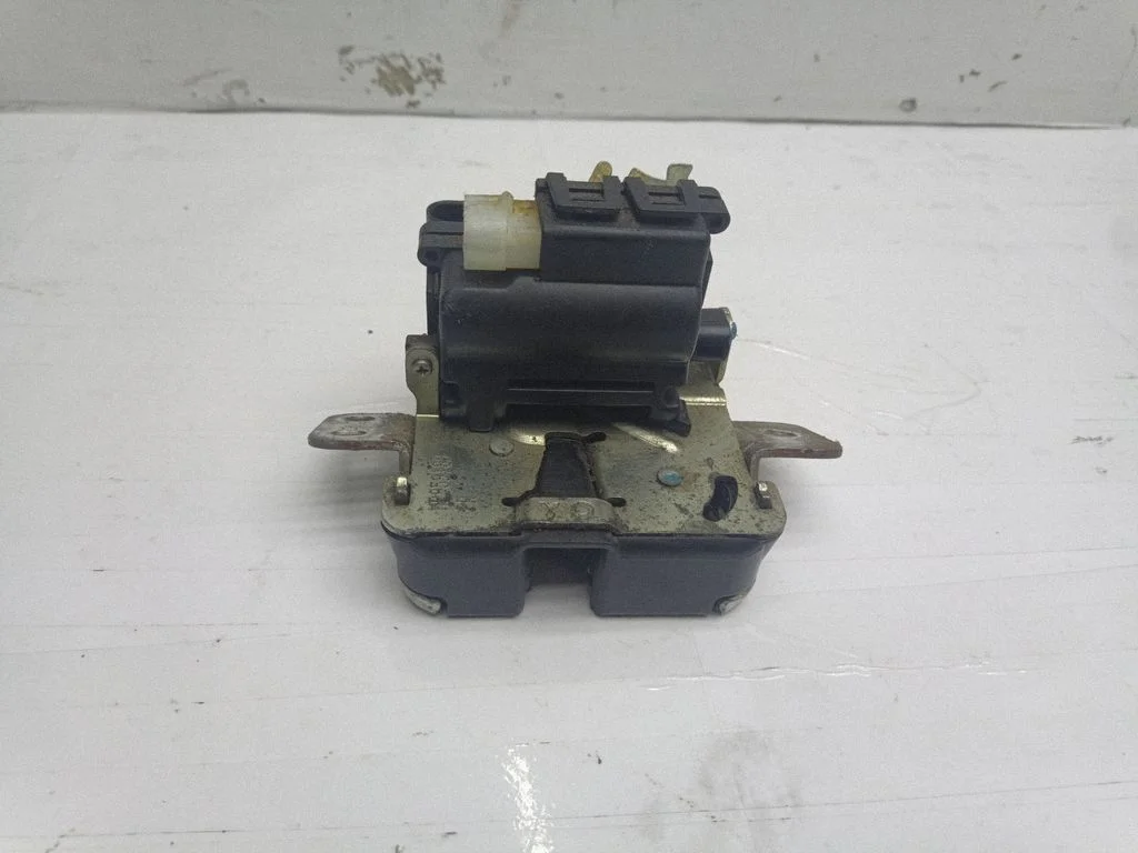 Tailgate/trunk/boot lock/catch/latch MR959189