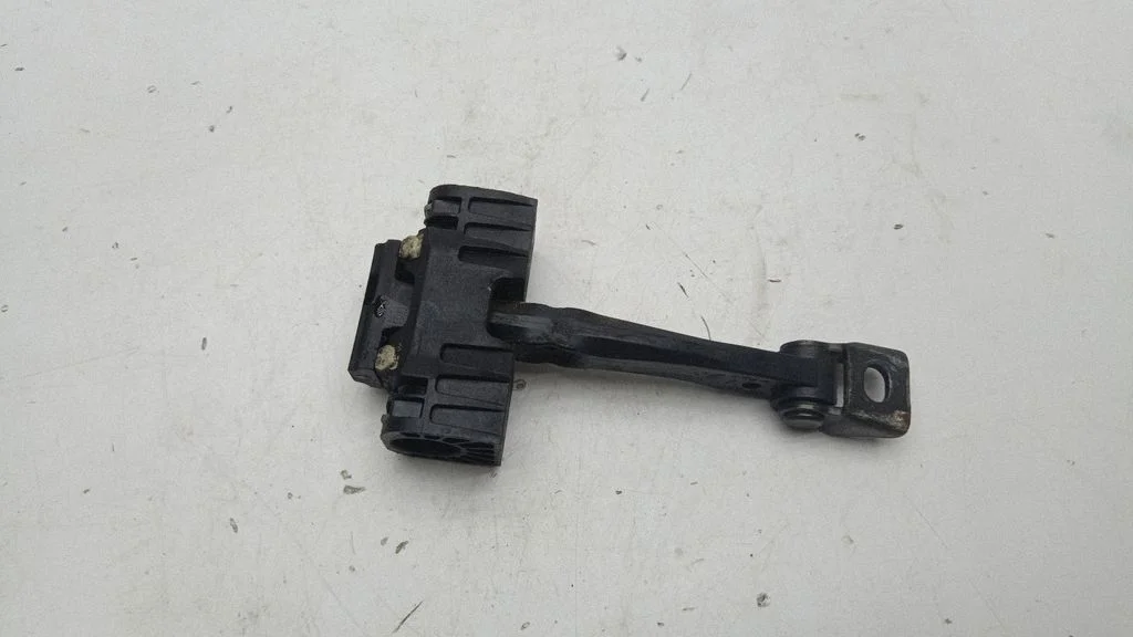 Front door check strap stopper 7070333