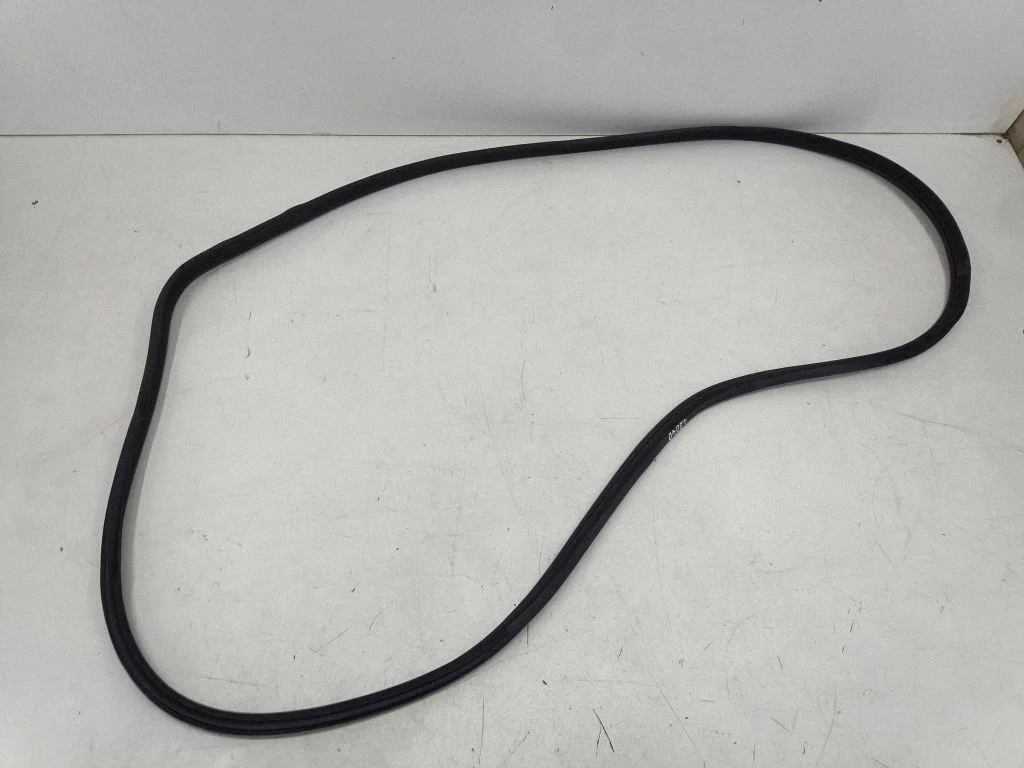 Front door rubber seal – left