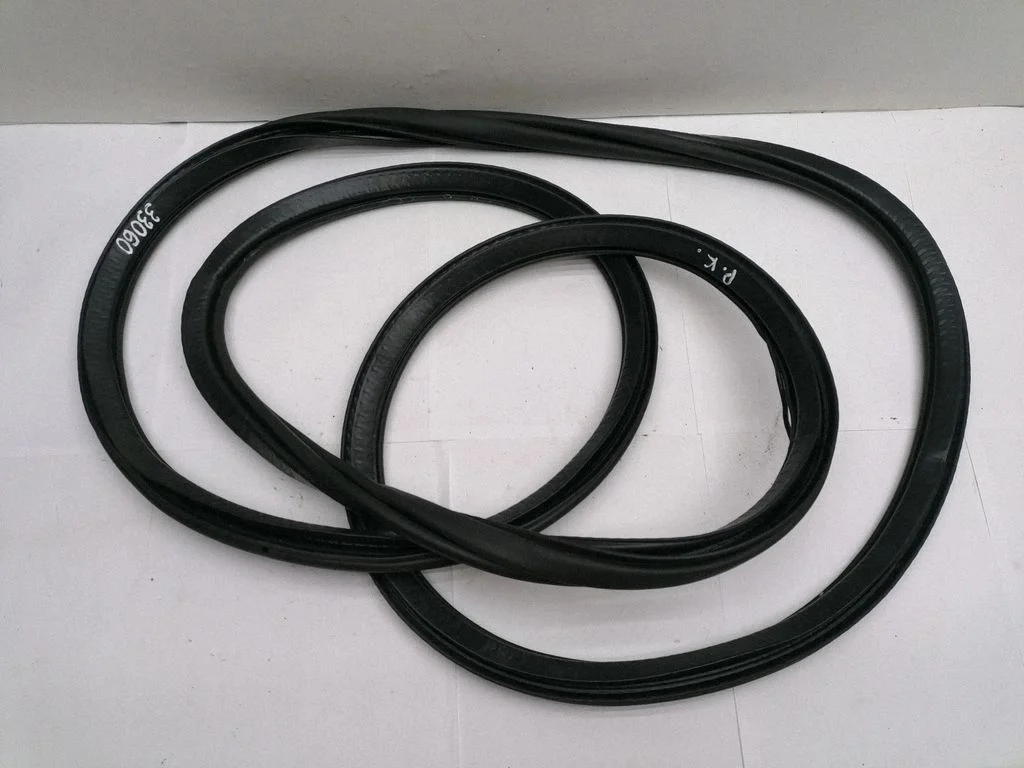 Front door rubber seal 31457673