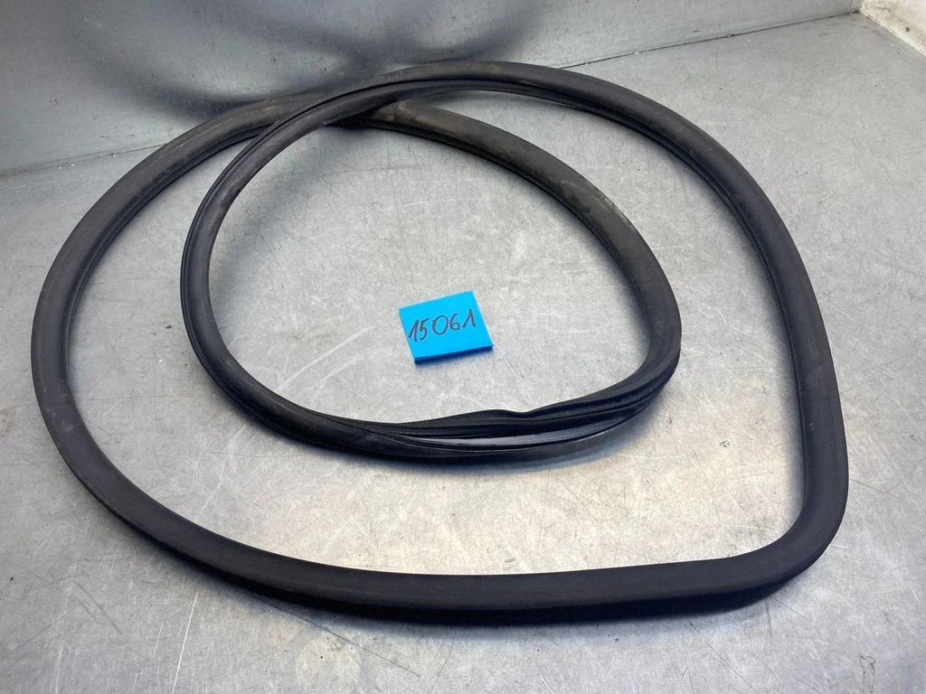 Front door rubber seal – left