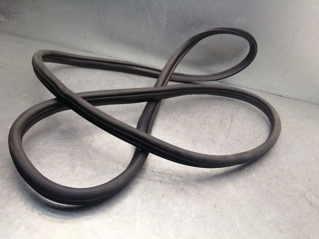 Front door rubber seal – right