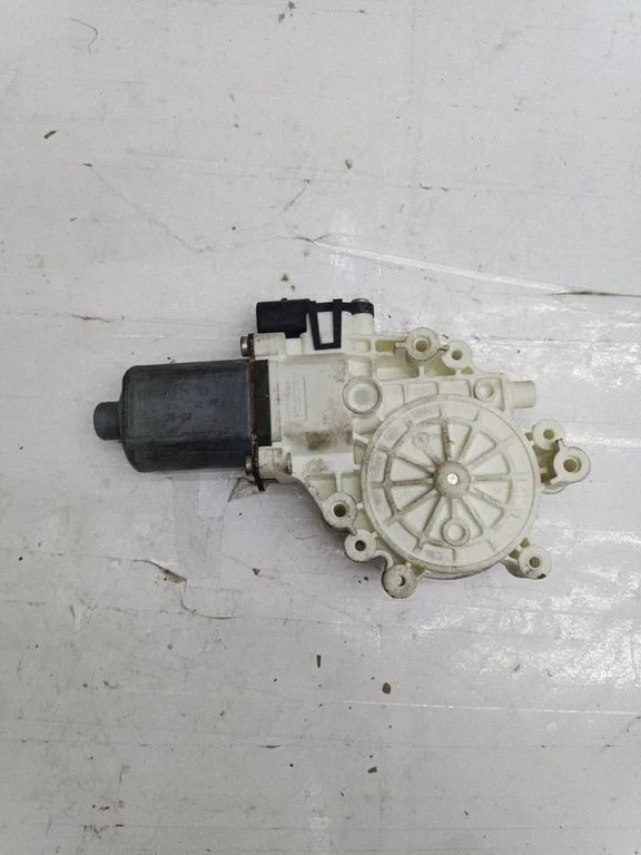 Front door window regulator motor 0130822207