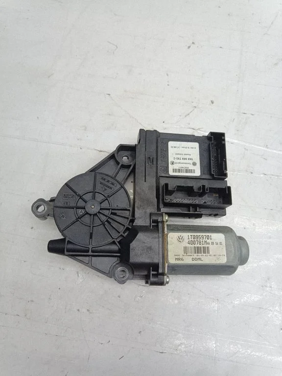 Front door window regulator motor 05074611