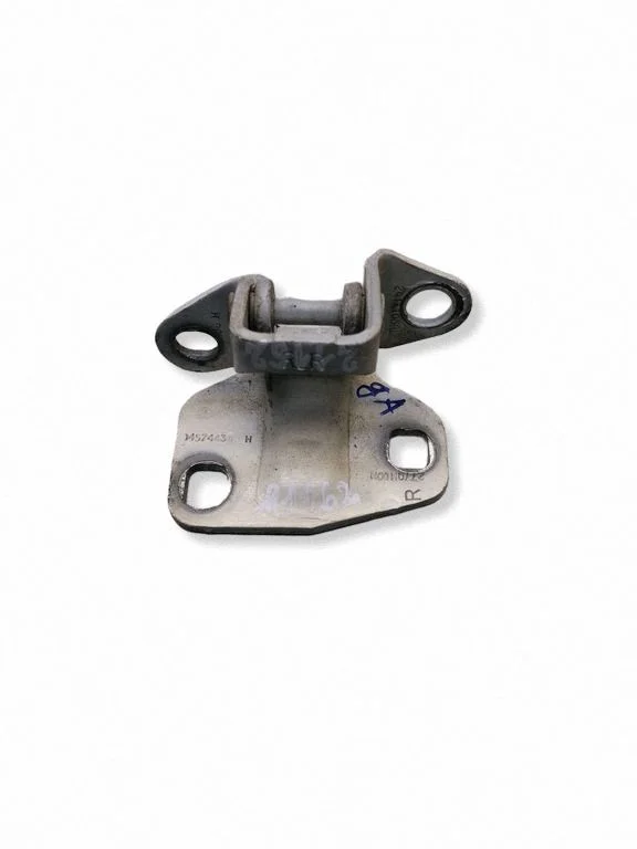 Rear door lower hinge 04574436H