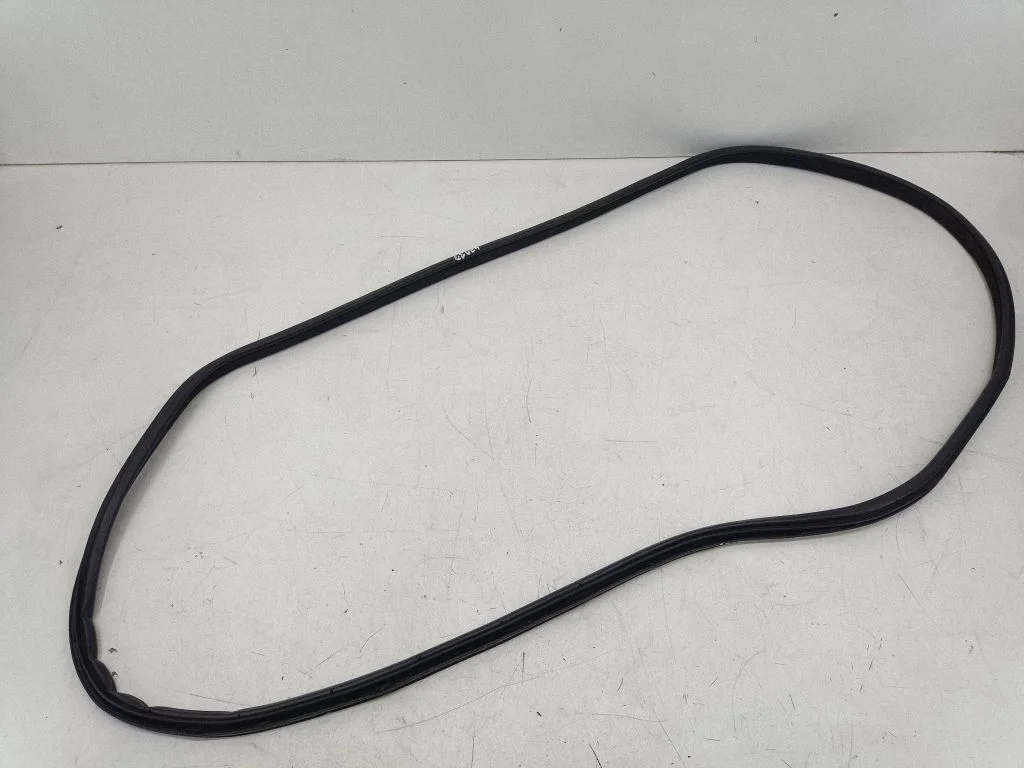 Rear door rubber seal (on body) – right