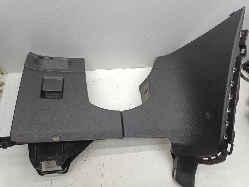 Dashboard lower bottom trim panel 1724934