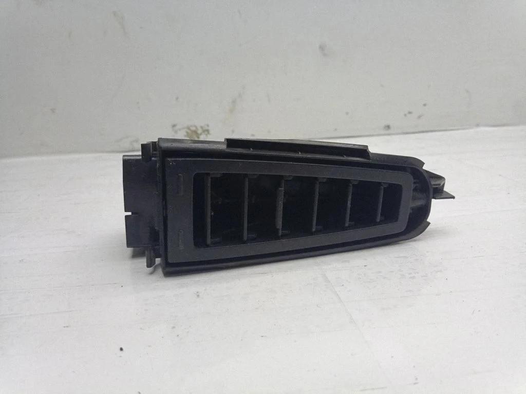 Rear air vent grill 9657691577