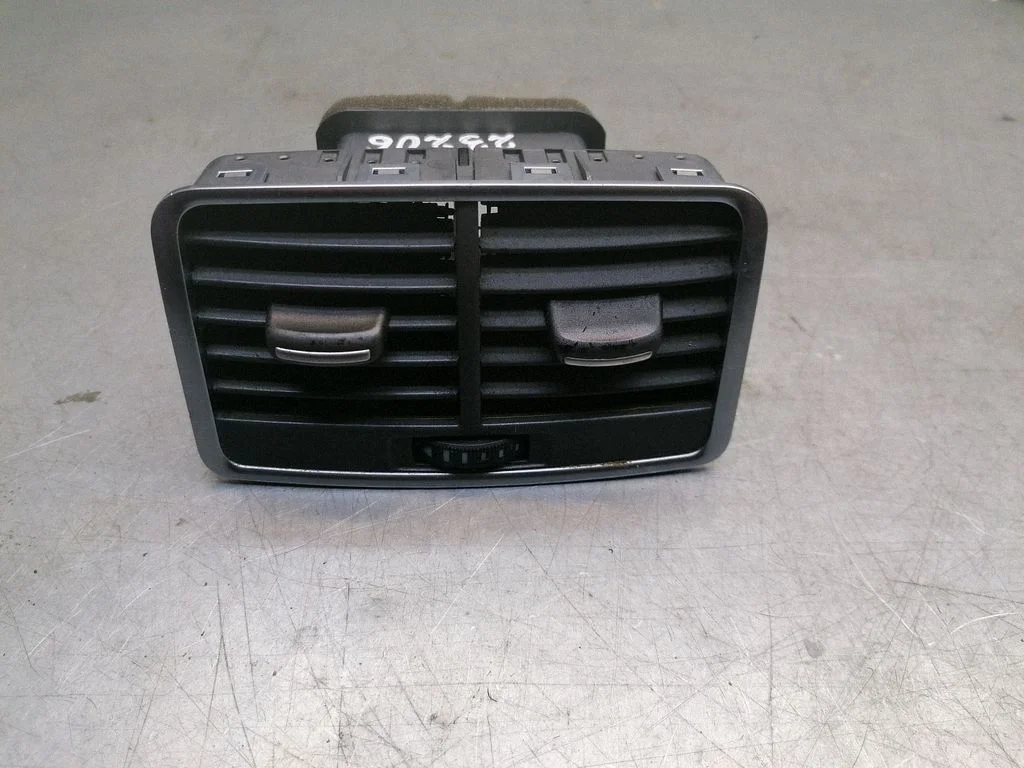 Rear air vent grill – Audi A6 Allroad C6 (2006-2011)