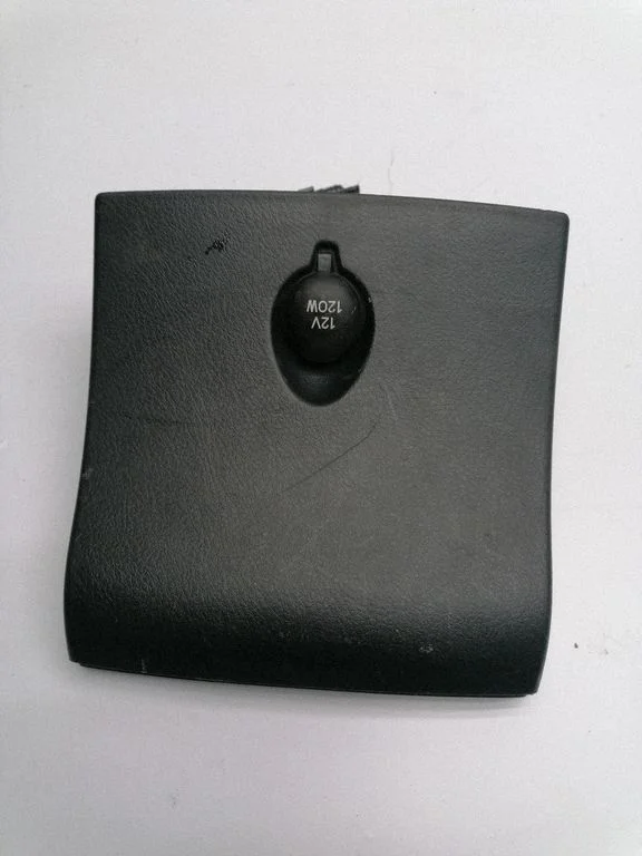 Cigarette lighter rear – Toyota Corolla Verso E121 (2004-2007)
