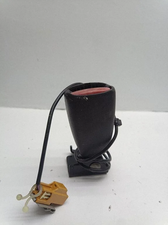 Rear seatbelt buckle 8664753