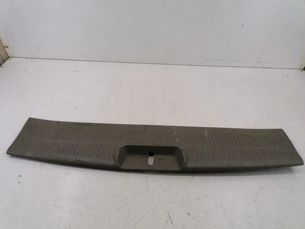 Trunk/boot sill cover protection