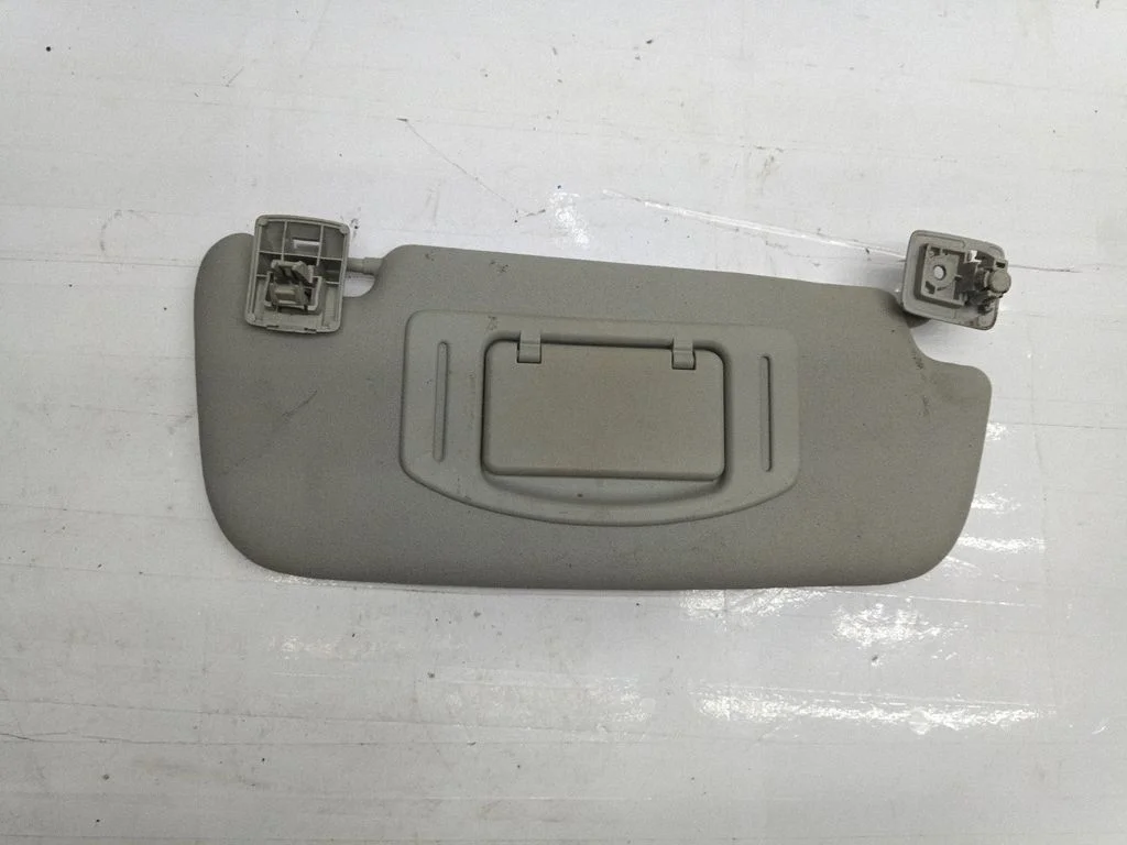 Sun visor MN900806