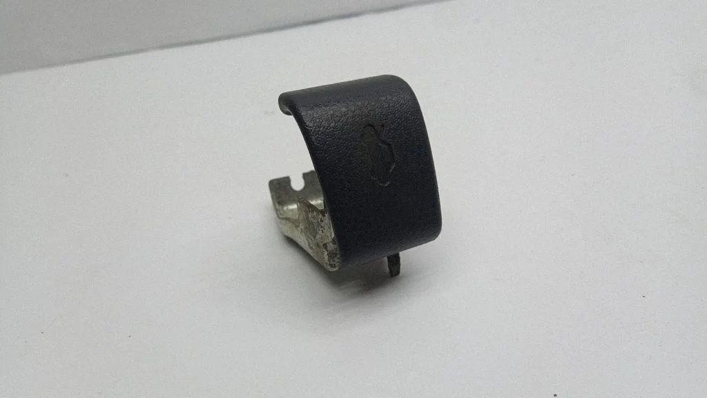 Engine bonnet (hood) release handle