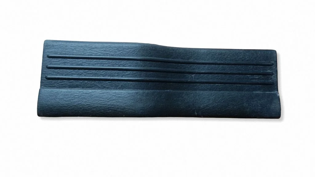 Rear sill trim cover 13963L