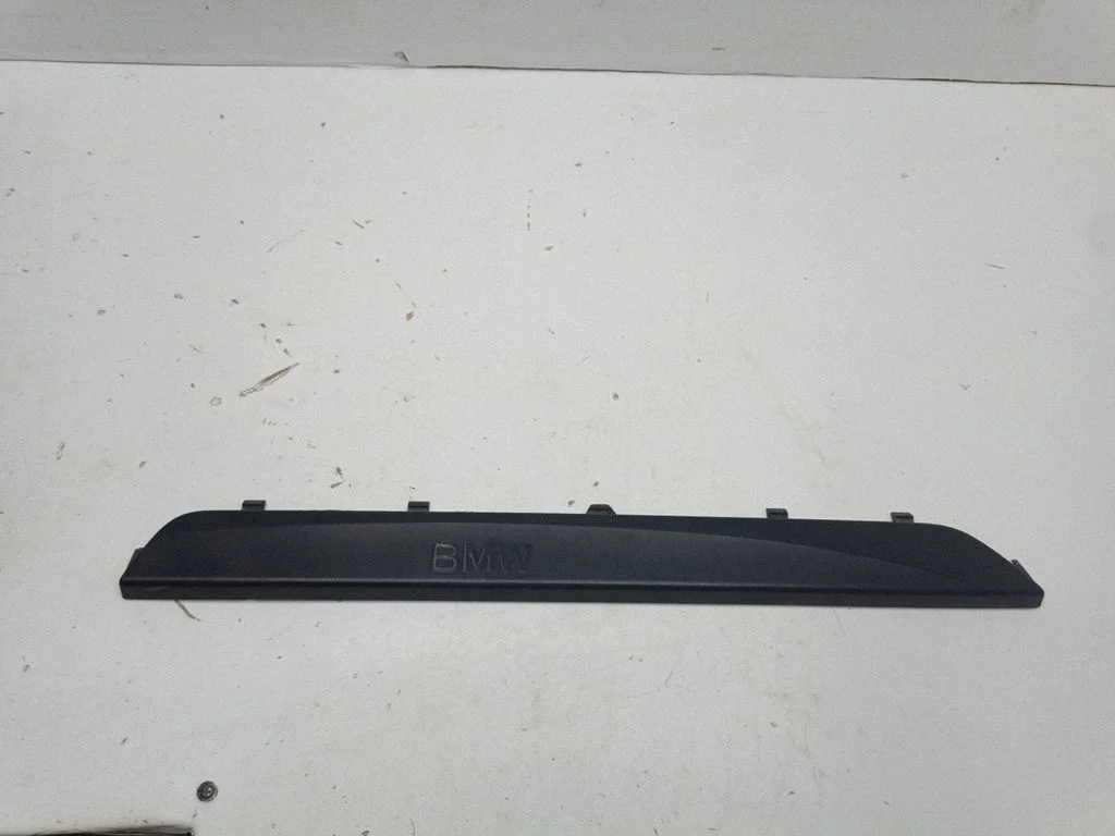 Front sill trim cover 7117634