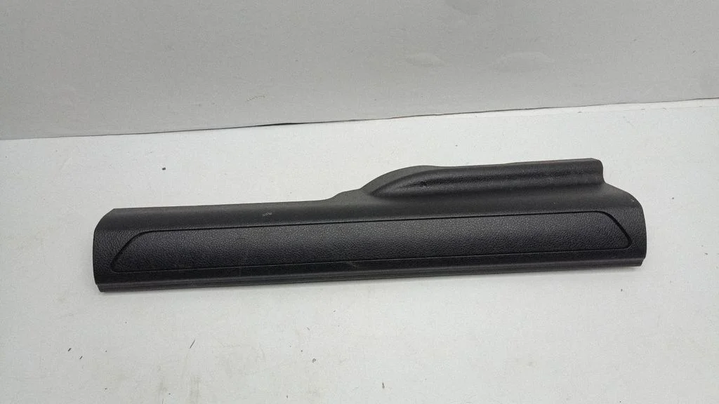 Front sill trim cover 9113025