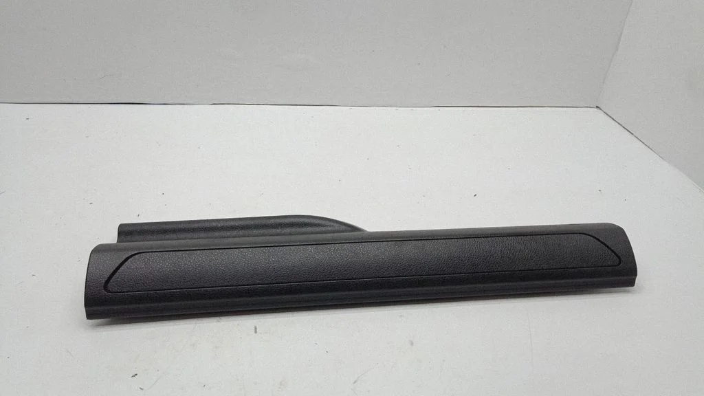 Front sill trim cover 9113026